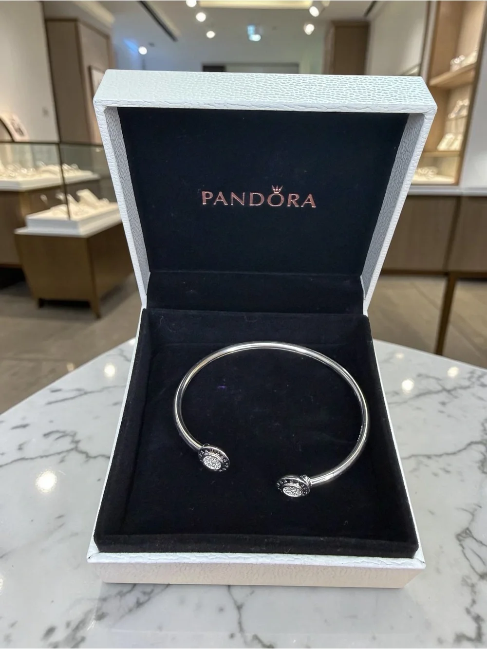 Pandora logo pavé